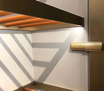 Cushioned cabinet hinge 